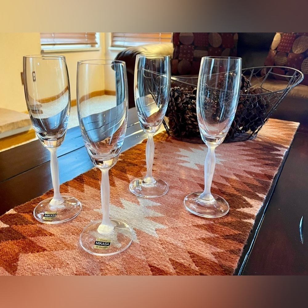 Mikasa Ballet Crystal Champagne Flutes
